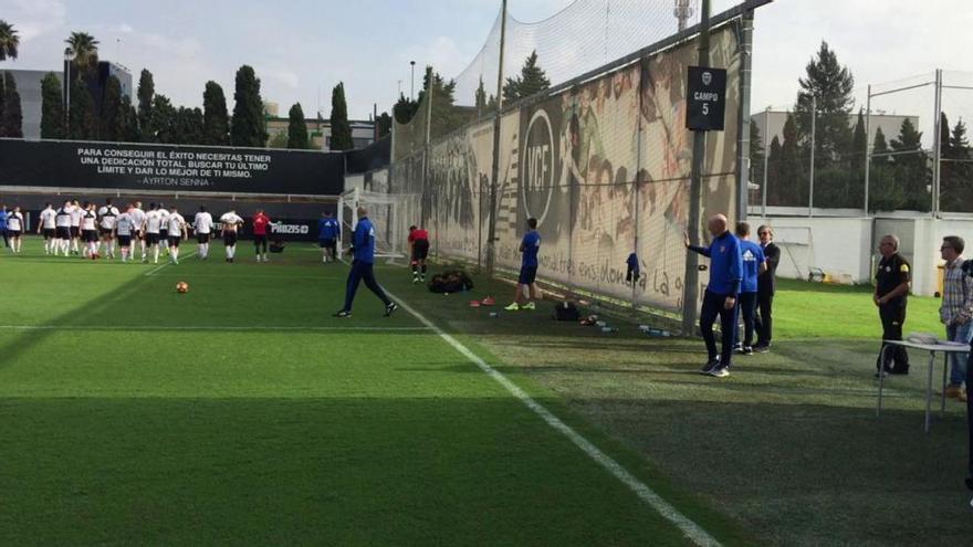 García Pitarch, en el entrenamiento del Valencia CF