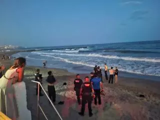 Rescatan a cuatro menores en la playa Heliópolis de Benicàssim tras lanzarse al mar con bandera roja