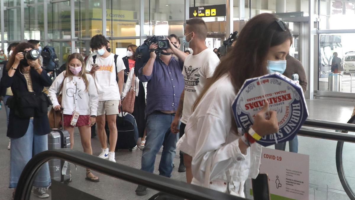 Llegada a Santiago de parte de los estudiantes gallegos que viajaron a Mallorca