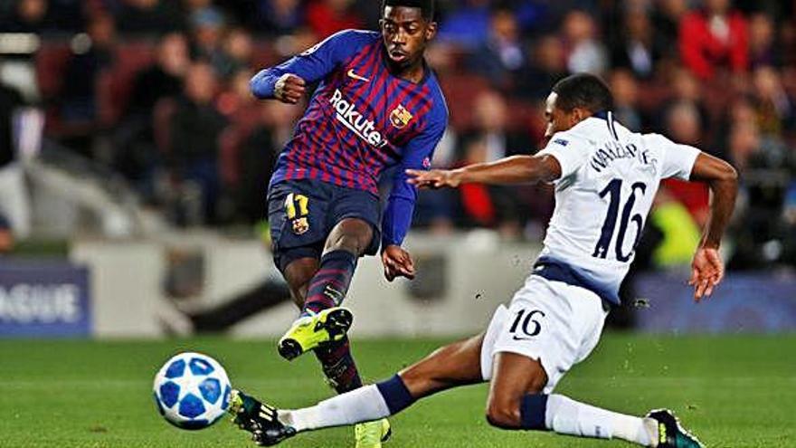 Dembélé dispara a portería en un partido ante el Tottenham.