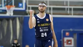 Calvin Hermanson, del Alimerka Oviedo Baloncesto, ante el play-off de ascenso: "No quiero que esto se acabe"