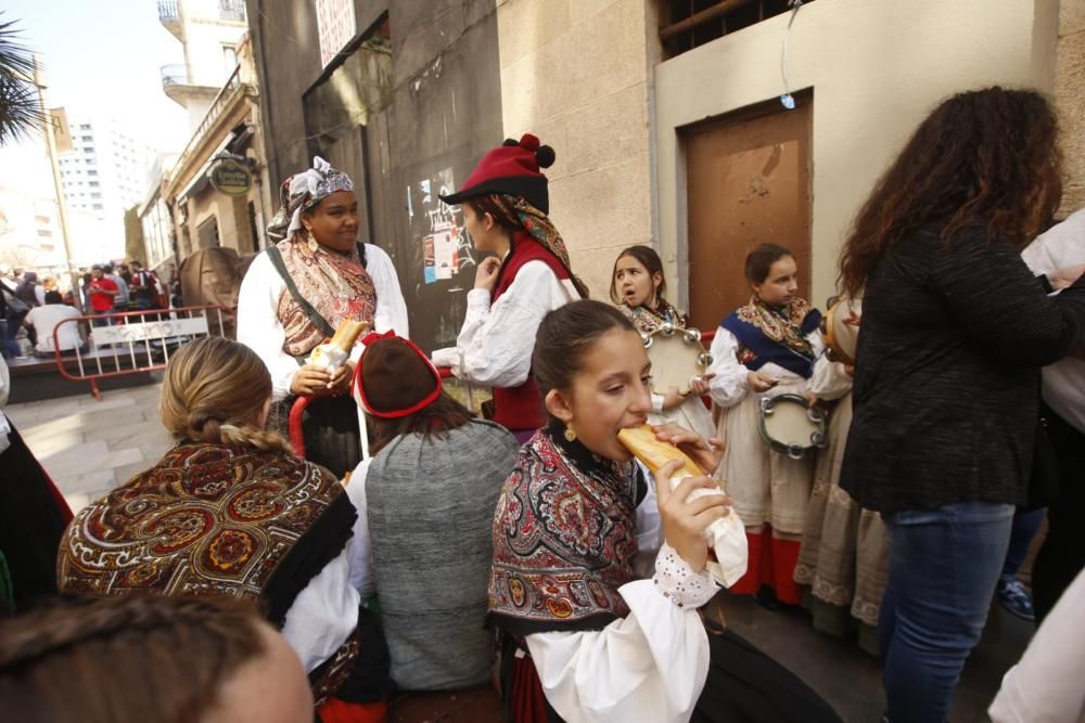 La Reconquista vive sus días grandes en Vigo con diferentes actividades para todos los públicos y con multitud de vigueses vestidos de época para celebrar la expulsión de los franceses en 1809.