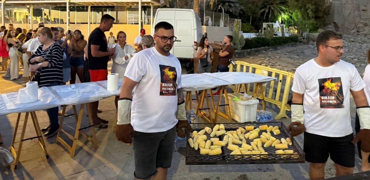 Celebración de San Juan en Telde con hoguera