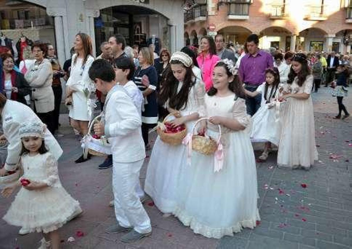 Pétalos y oración por el Corpus