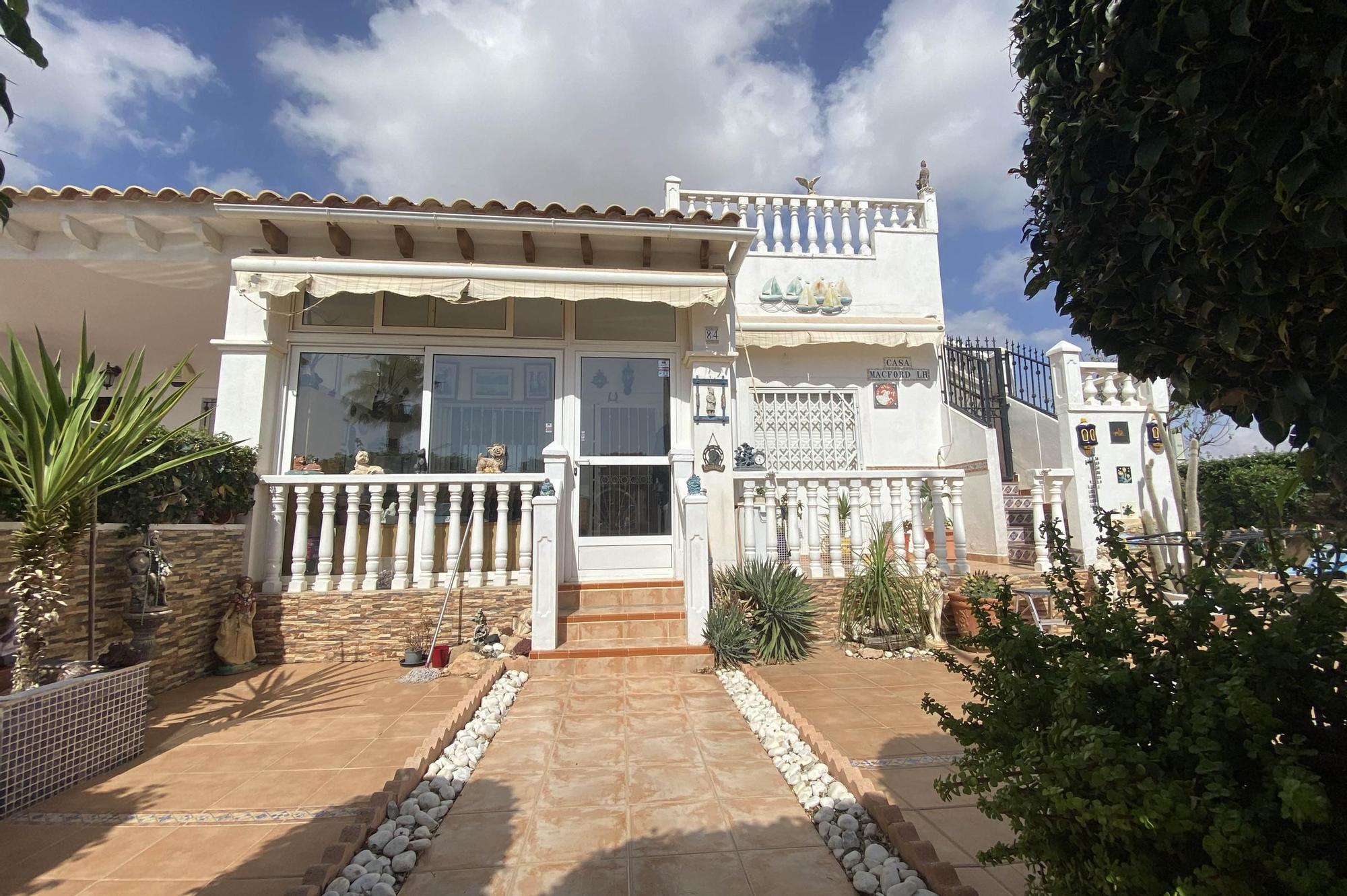 Un hombre de 82 años mata presuntamente a su pareja en un domicilio de Orihuela Costa