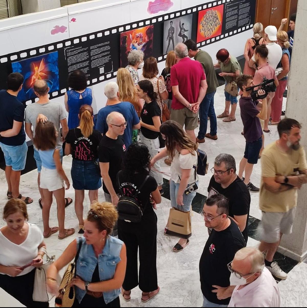 Exposición sobre la historia del cine en la Casa de Cultura de Crevillent