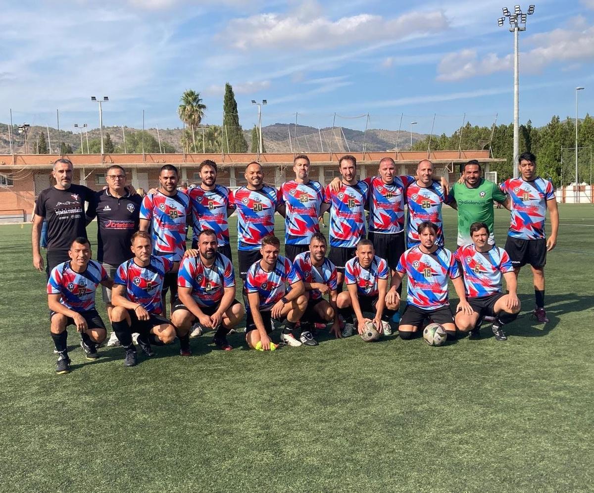 De pie: Diego García, Jorge Benet, Rafa Serna, Efraim Esteve, Nilson Júnior, Borja Fernández, Joan Fibla, Iván Cubillas, José Manzano, Gonzalo Viera, Abdessamad Belmouma. Agachados: Edgar Visurraga, Cristóbal Jiménez, Carlos Zafra, Paco Chiva, Daniel Cano, Julián González, Modesto Esteban, José Sánchez. Ausentes: Juan Carlos Rodríguez, Antonio Ladera, Jonny Macay, Brayan Sánchez, José Luis Pérez, y Cauen Stefan.