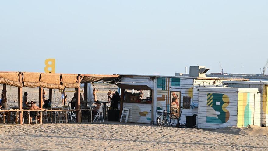 Einer der berühmtesten Chiringuitos von Formentera verklagt das „B" eines Geschäfts aus Castellón: „Wir wussten nicht, dass sie das Alphabet patentiert haben"