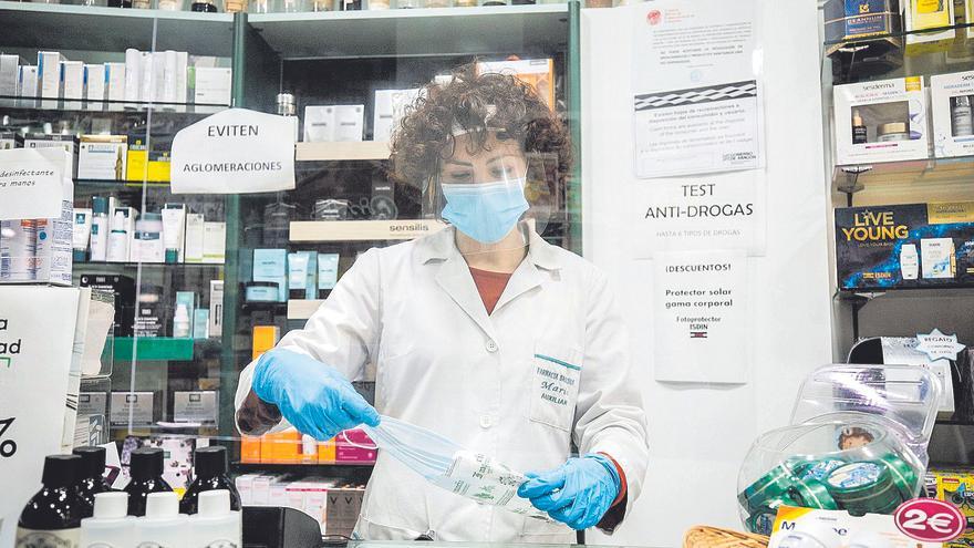 Los farmacéuticos aragoneses ven viable dispensar los test de antígenos