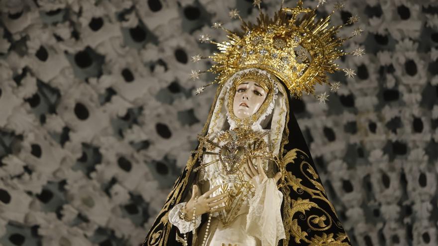 Doce vía crucis en un Viernes de Dolores con el corazón en Capuchinos