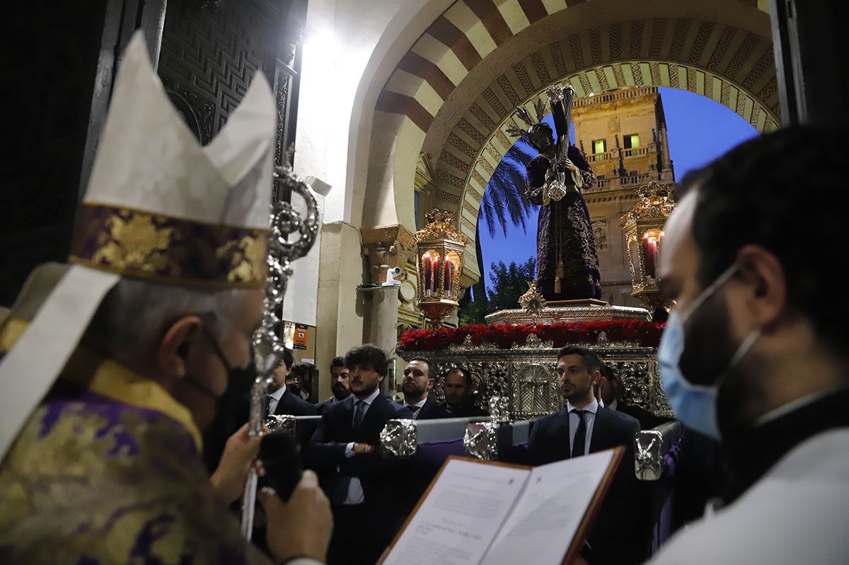 El Vía Crucis de las cofradías vuelve a la calle presidido por Jesús del Calvario