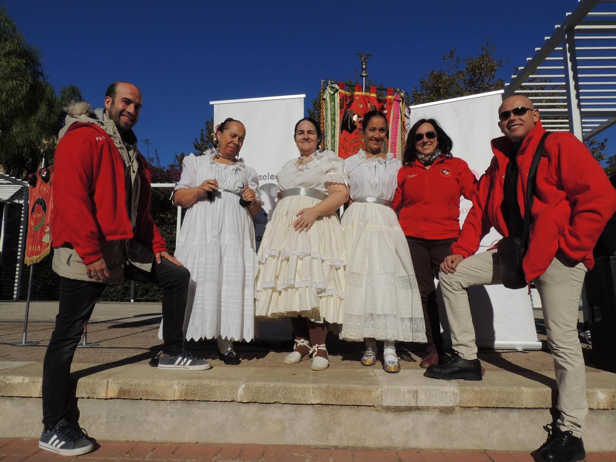 Así fue la espectacular "dansà" en ropa interior de la falla Mont de Pietat