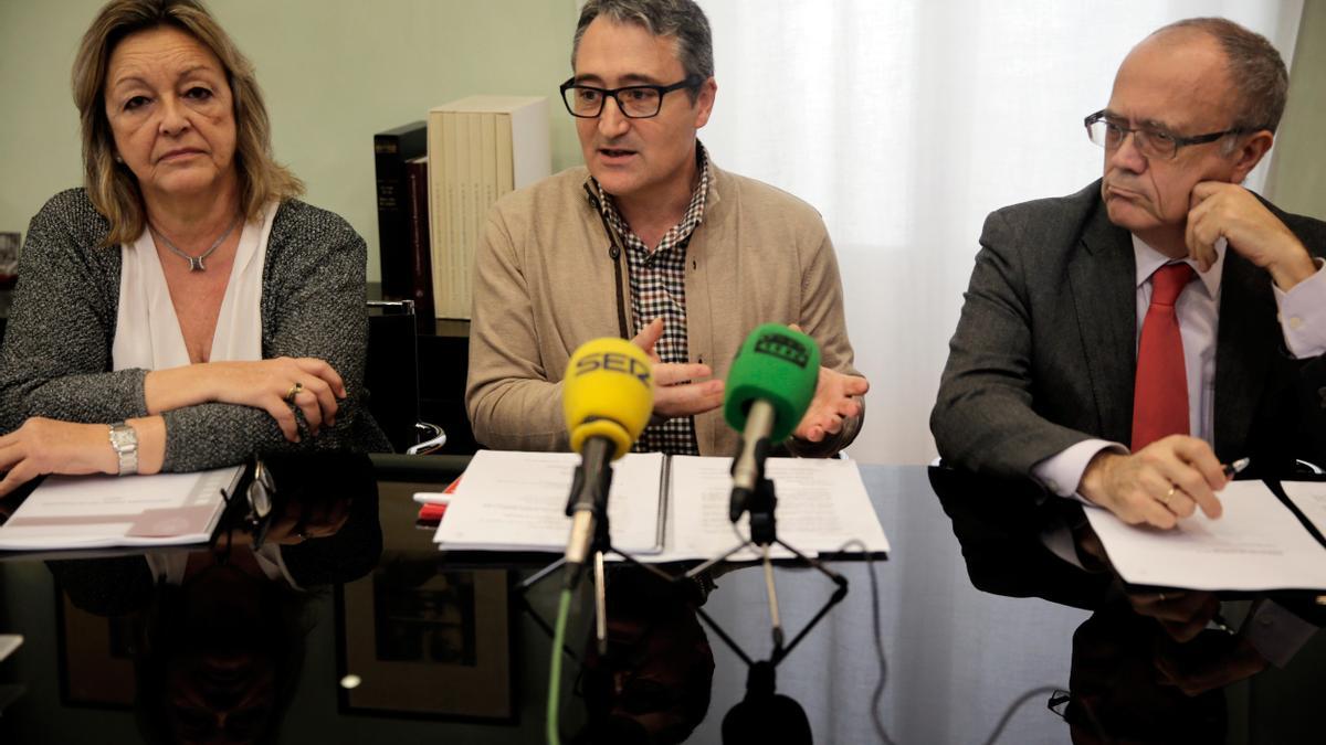 Los síndicos Marcela Miró, Vicent Cucarella y Antonio Mira-Perceval.