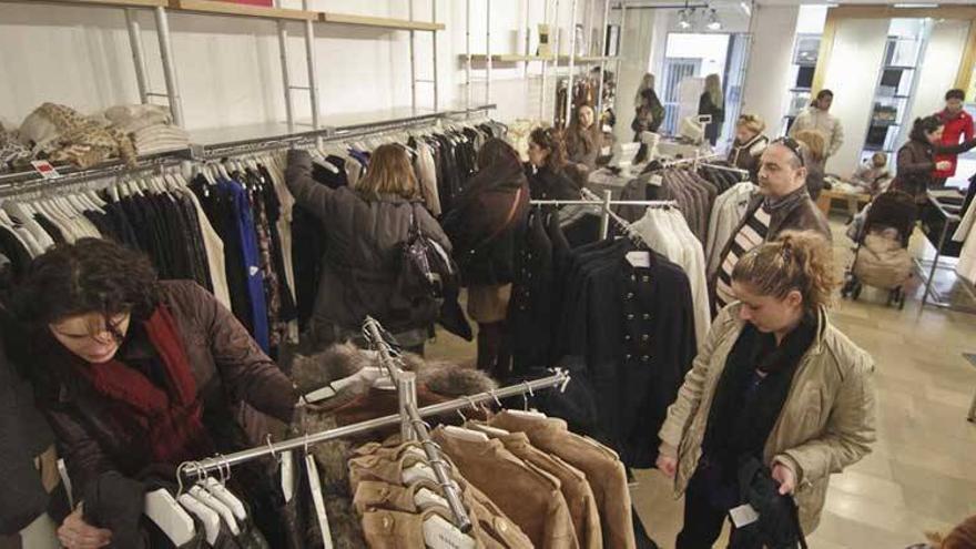 Rebajas exprés con descuentos agresivos en Cáceres