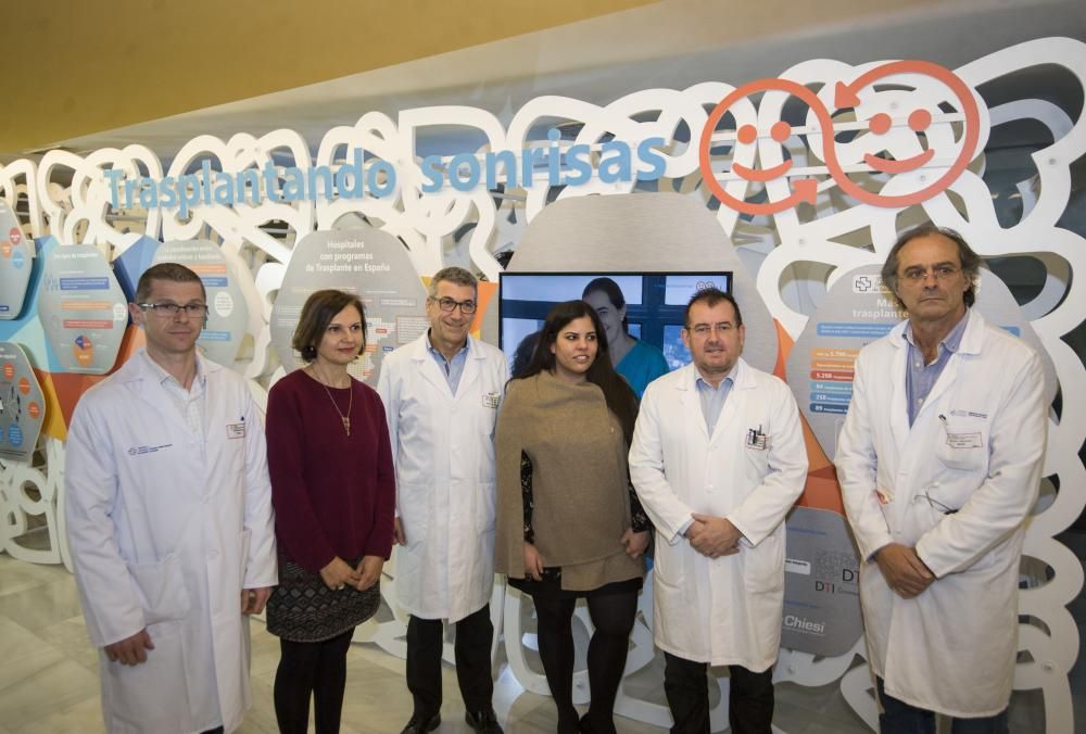 Exposición ''Transplantando sorrisos'' en el Chuac