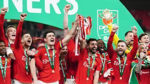 Los jugadores del United celebran el título de la Copa de la Liga tras ganar al Newcastle en Wembley el pasado mes de febrero.