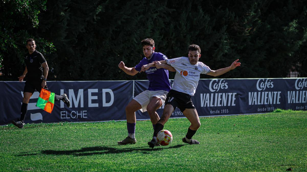 El Ontinyent 1931 y el Athletic Torrellano en el partido de la pasada jornada.