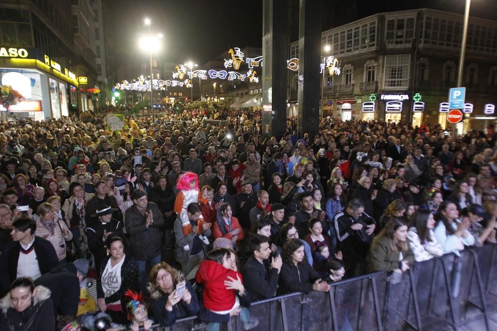 Dinoseto vuelve a ser el protagonista de la ciudad al encarnar la figura del Meco del carnaval vigués