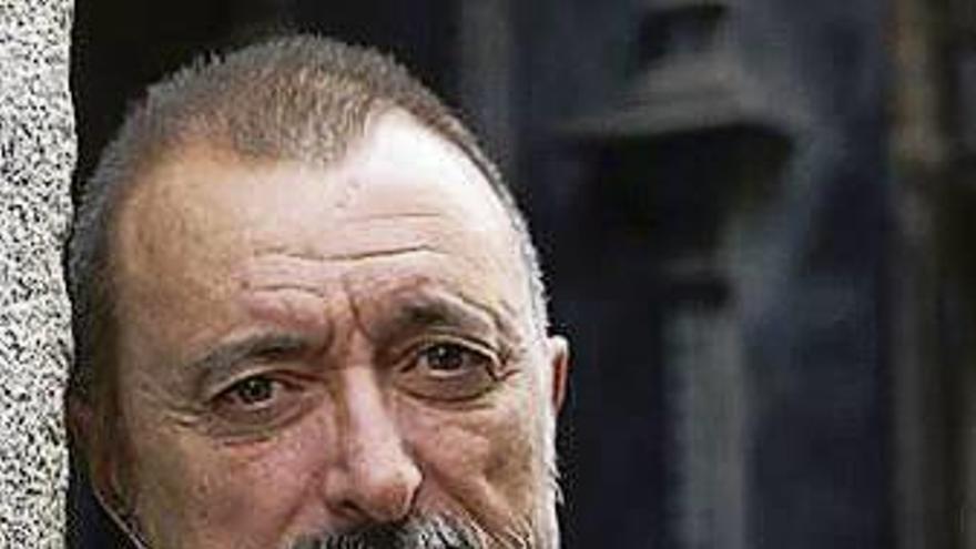 Arturo Pérez Reverte.