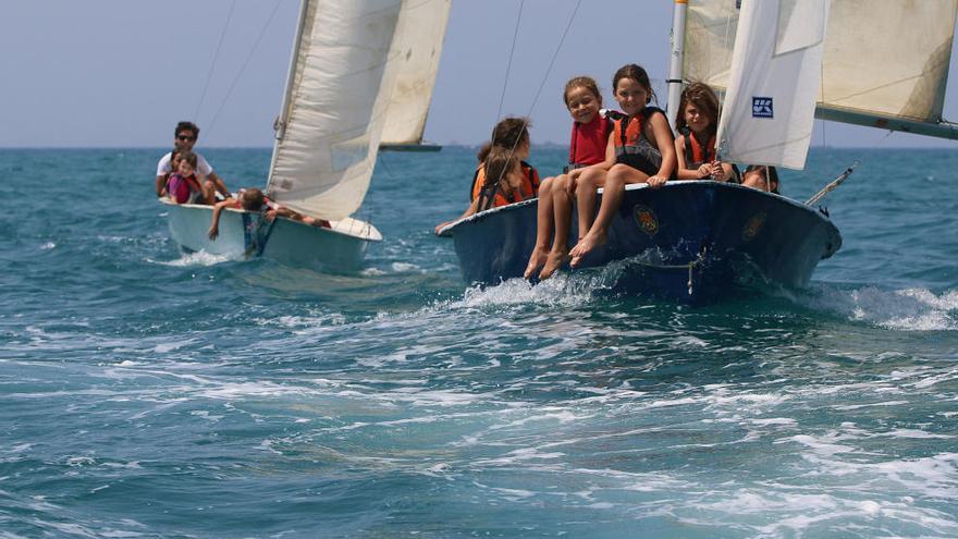 Cursos de vela que organizan los clubes Mediterráneo y El Candado.