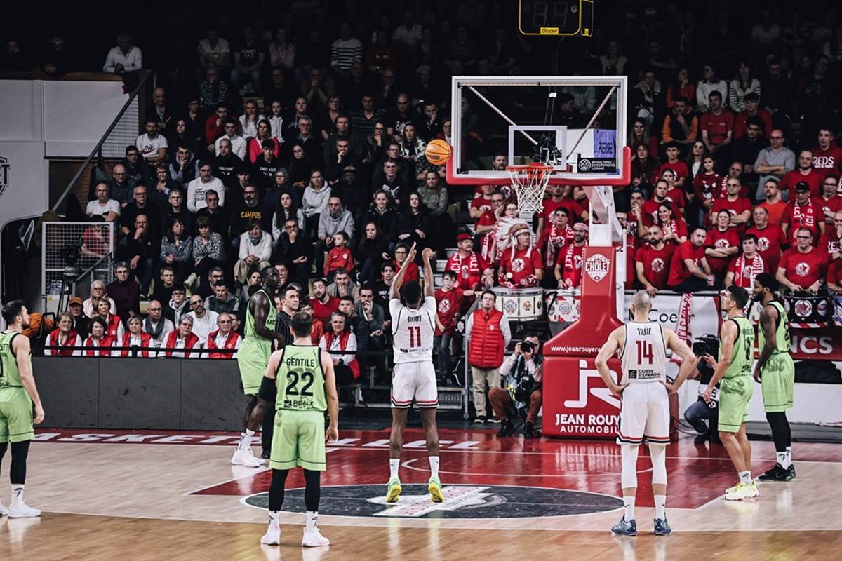 El Cholet superó al Dinamo Sassari en el último partido del play-in.