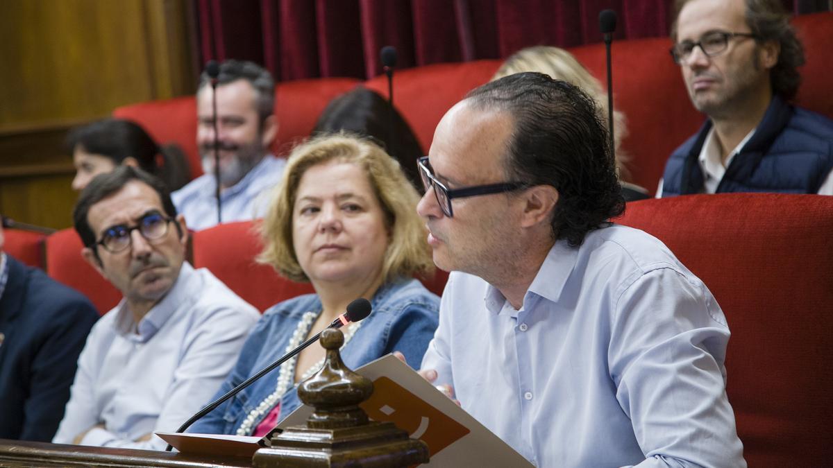 Màrius Ivorra, portavoz de Compromís, justificando el rechazo de su grupo a la propuesta.