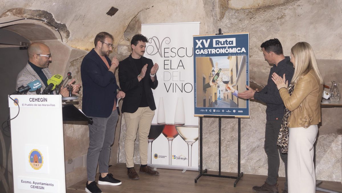 Presentación de la Ruta Gastronómica de Cehegín en la escuela del Vino