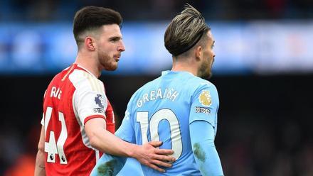 Declan Rice y Jack Grealish durante el Arsenal - Manchester City