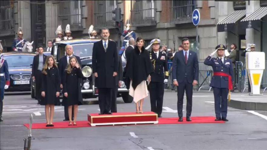 Ovación a los Reyes en el Congreso en el arranque de la XIV legislatura