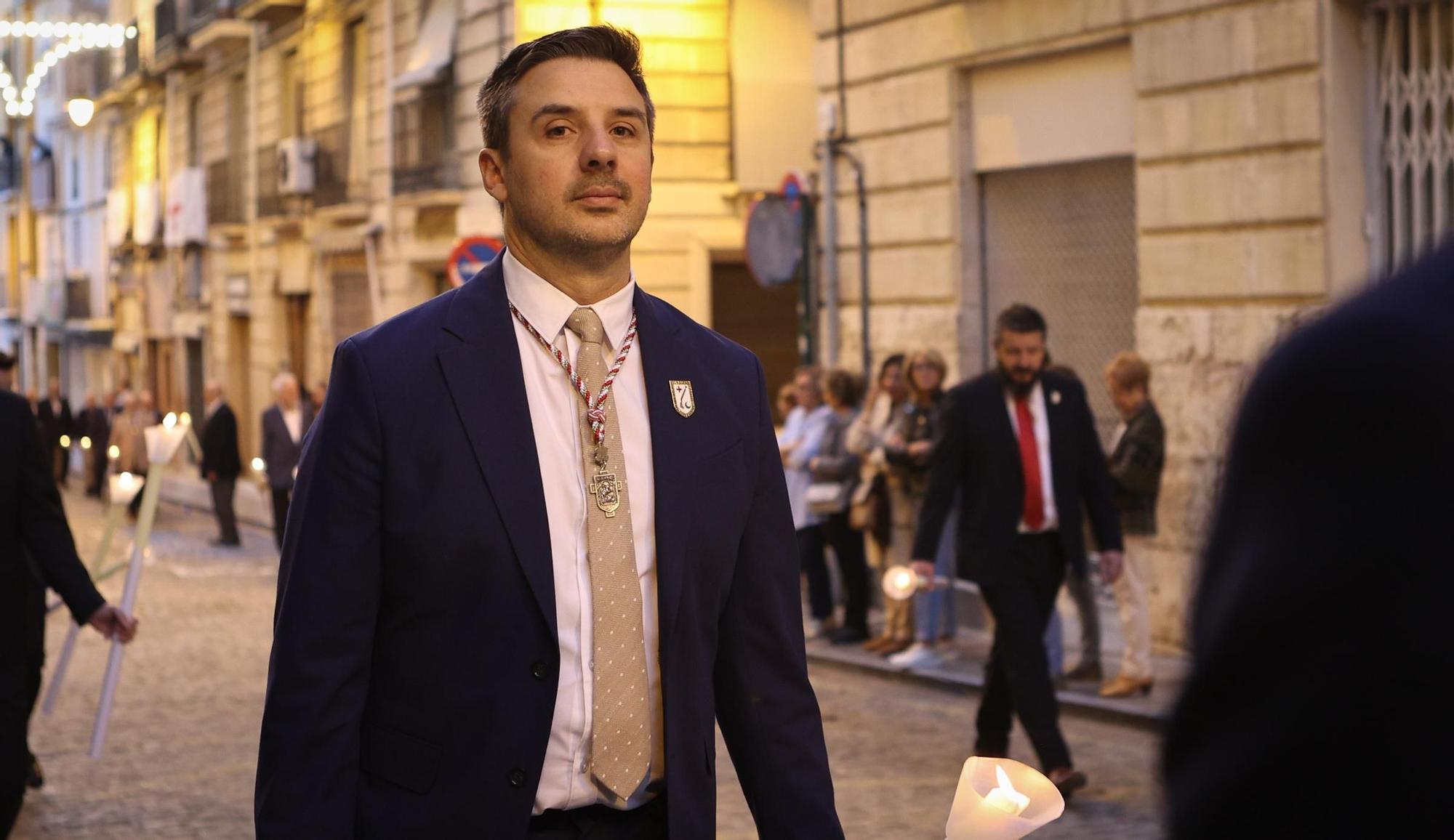 La Procesión de Traslado de San Jorge acerca a Alcoy a la Triloía Festera