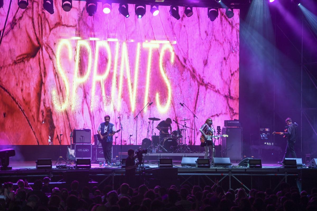 El Festival Noroeste Estrella Galicia estrena los conciertos de la playa con la banda irlandesa de 'garage punk' Sprints, en su primera visita a la ciudad.