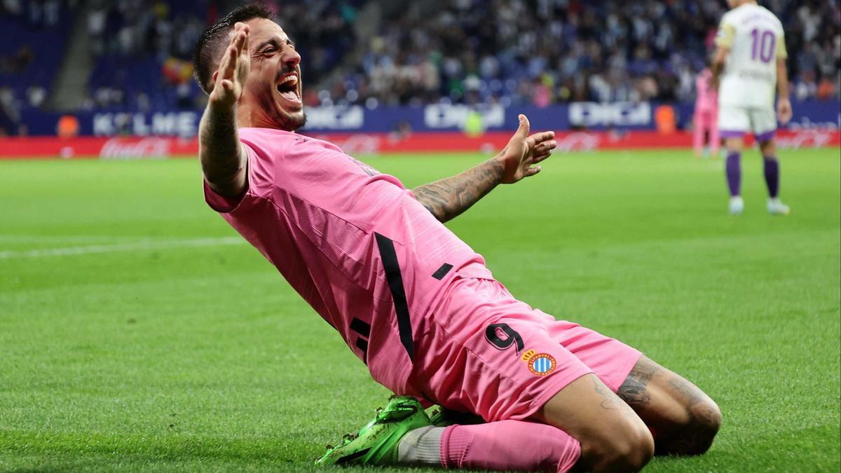 Joselu celebra el gol de la victoria ante el Valladolid.