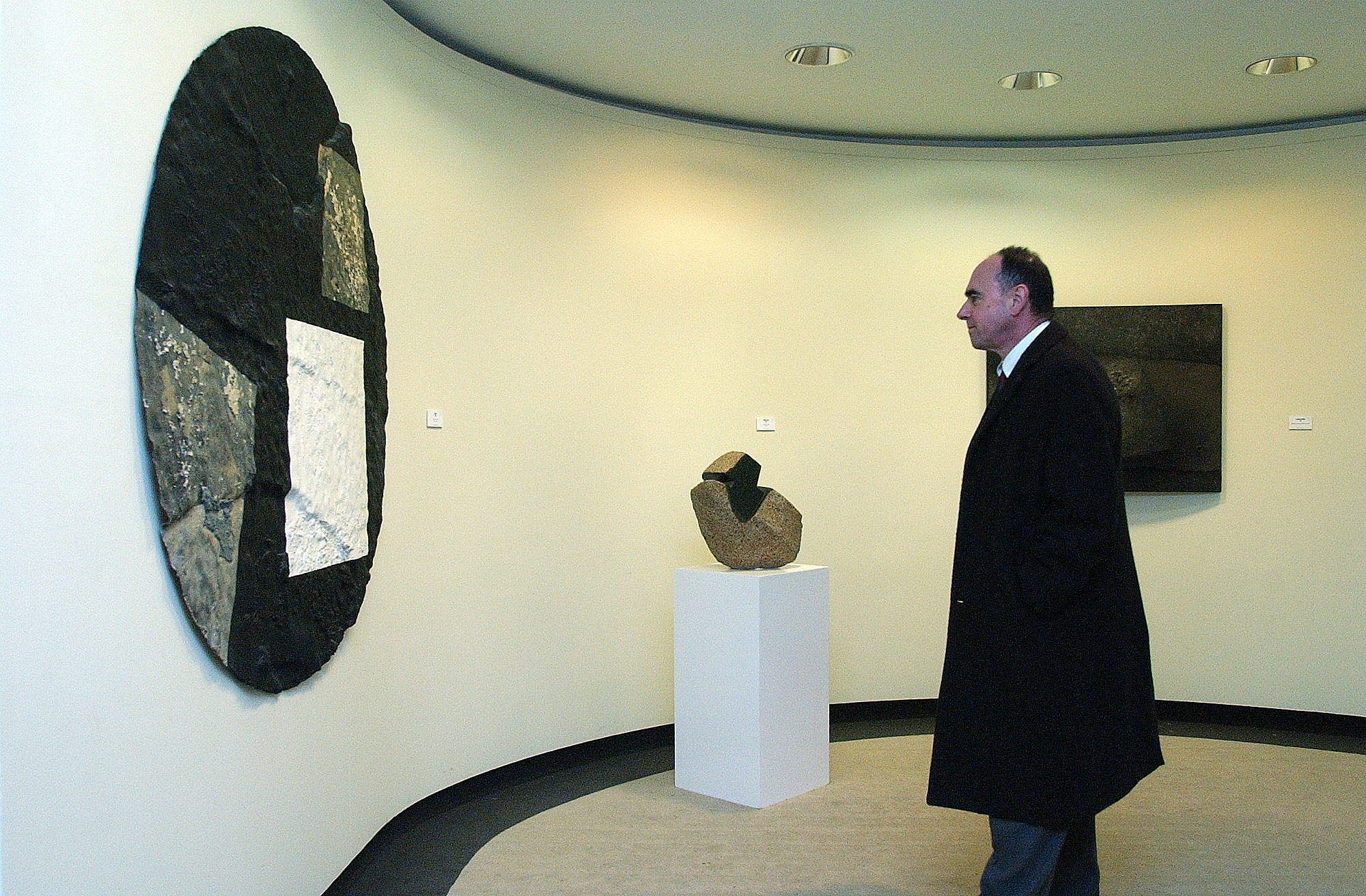 Ceferino de Blas en la exposición 1984 2004 veinte años de creación artísitca en Galicia en la colección Caixanova Pablo Martínez en 2004.jpg