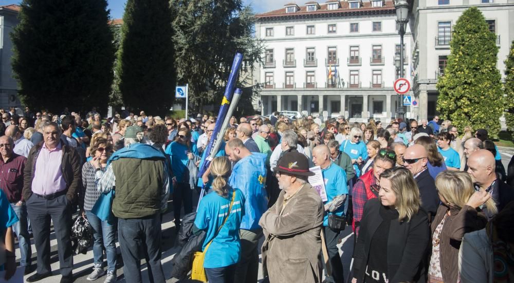 Cientos de personas se movilizan contra la "lacra" del impuesto de sucesiones