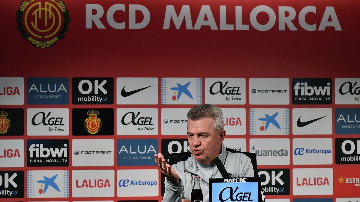 Javier Aguirre, durante una rueda de prensa.