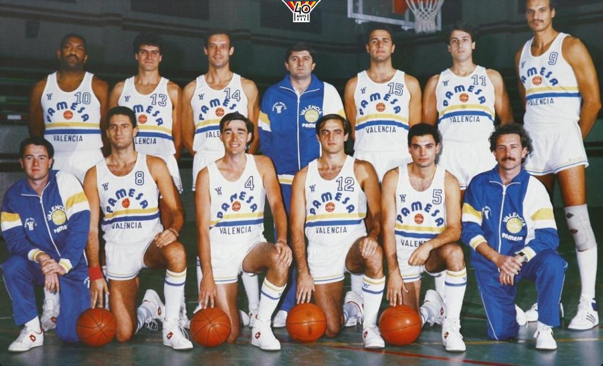 La primera plantilla en la historia del Valencia Basket.