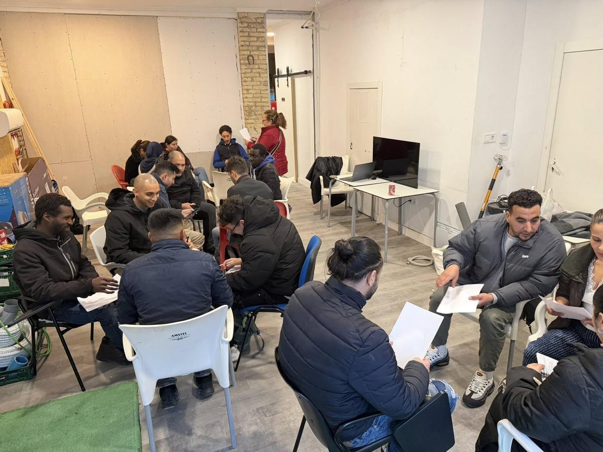 Una de las actividades de Dona'm la ma dirigidas a personas migrantes.
