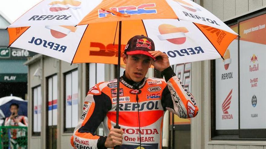 Dovizioso aprieta y Márquez se va otra vez al suelo