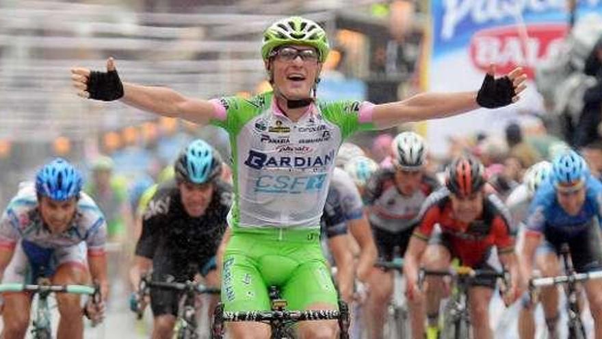 Jhon Degenkolb festeja su triunfo en la quinta etapa del Giro. // Efe