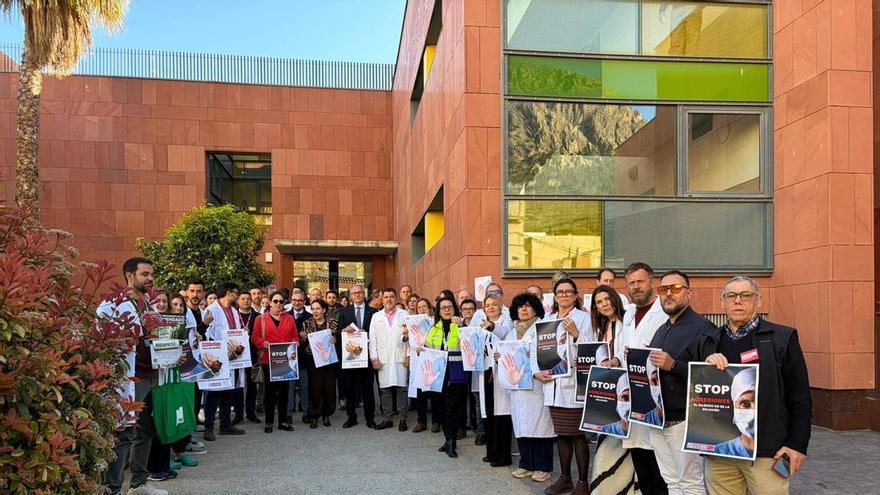 Sanitarios de Cieza se concentran contra las agresiones tras el último episodio violento