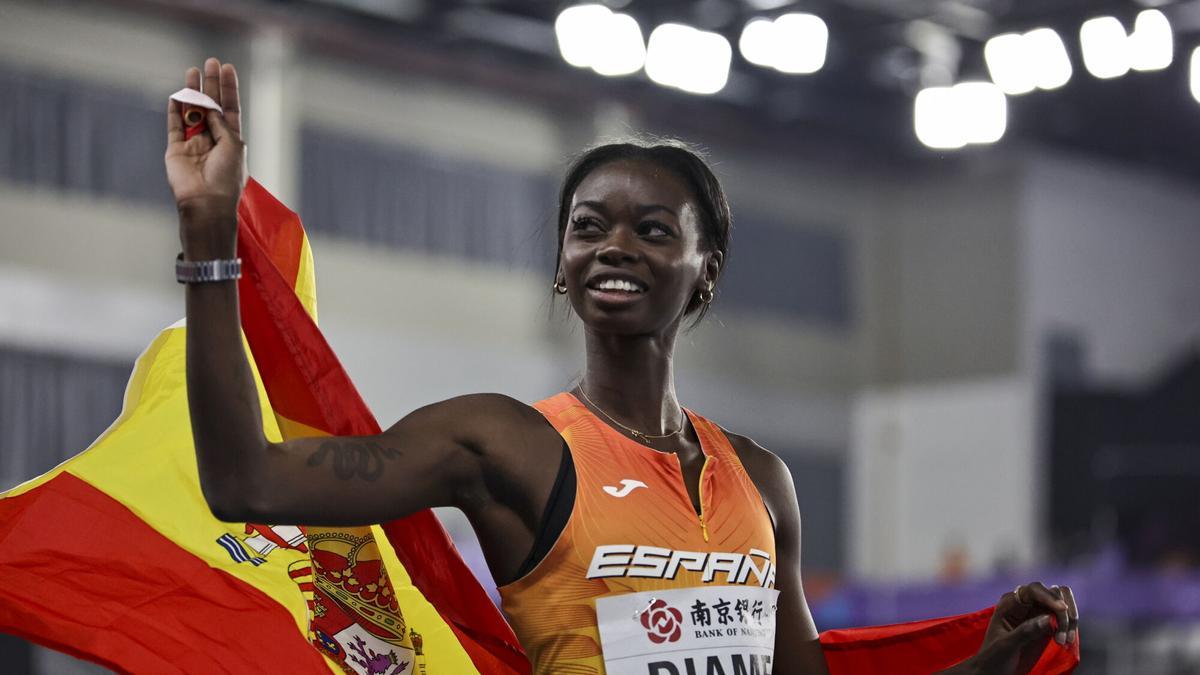 Diame celebra su medalla de bronce en el Mundial de pista cubierta
