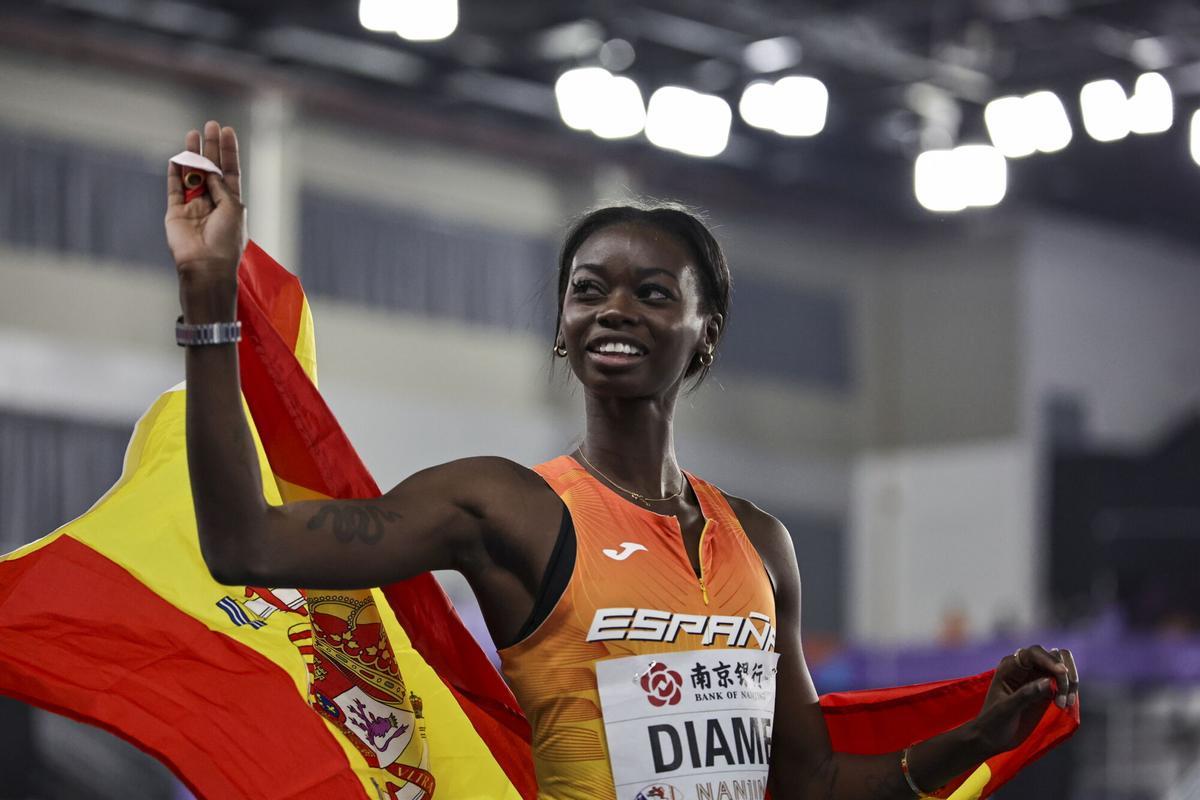 Diame celebra su medalla de bronce en el Mundial de pista cubierta