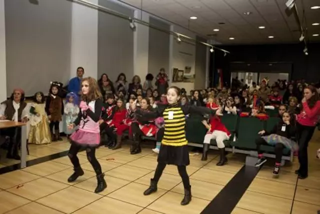 Concurso infantil de baile de carnaval en Pola de Laviana