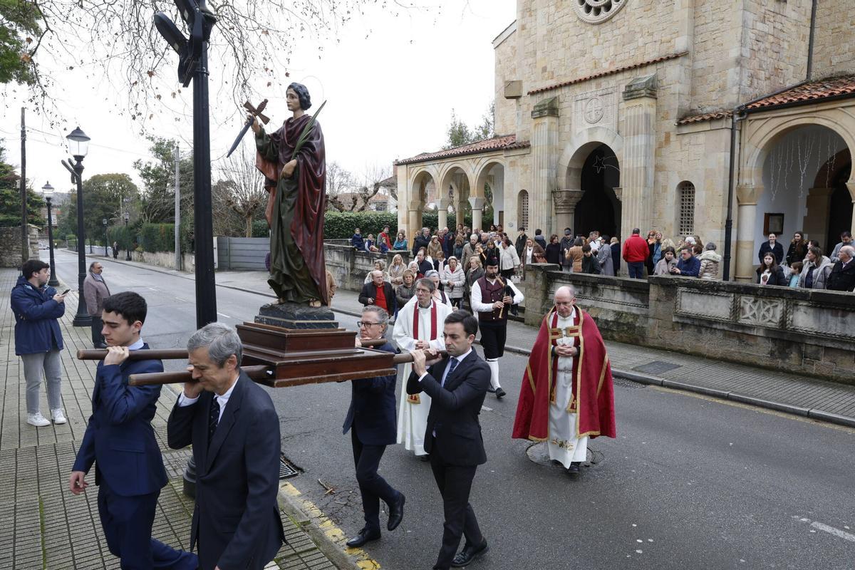EN IMÁGENES: Somió celebra a su patrón San Julián con la tradicional procesión y comida popular: "Hace unión entre los vecinos"