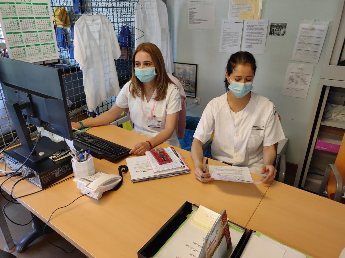 Begoña Caraduje e Iris Mosquera durante una sesión de trabajo.