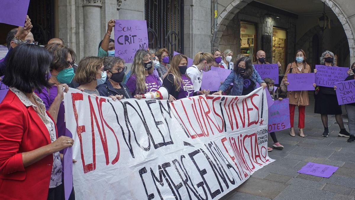 Protesta contra la violència de gènere a la plaça del Vi de Girona, en una imatge d’arxiu. | MARC MARTÍ