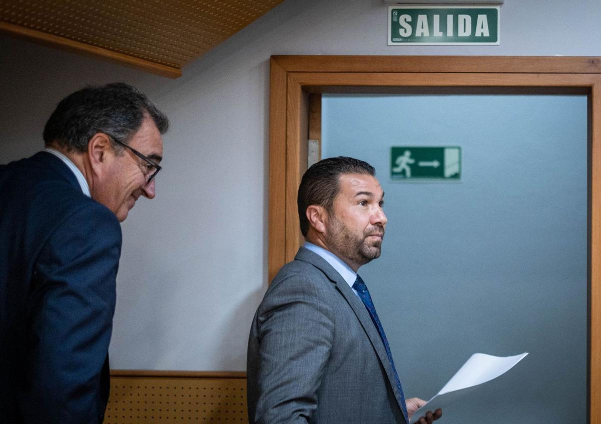 Juan Carlos Cordero, en su despedida junto a Santiago Pozas. |