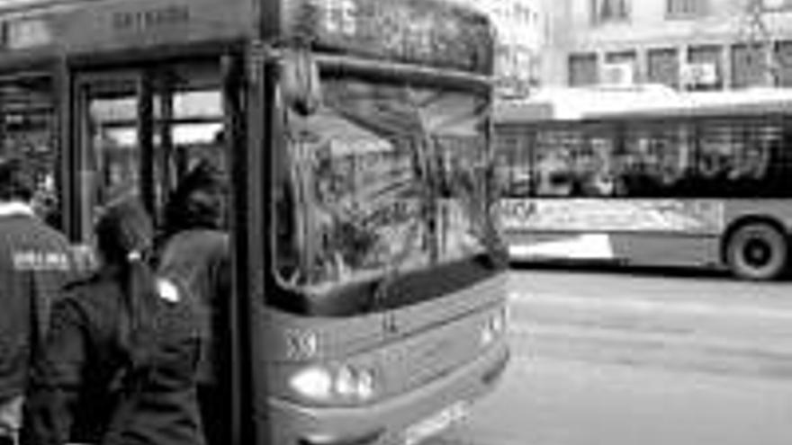 El PSOE plantea que las líneas del autobús urbano partan del centro