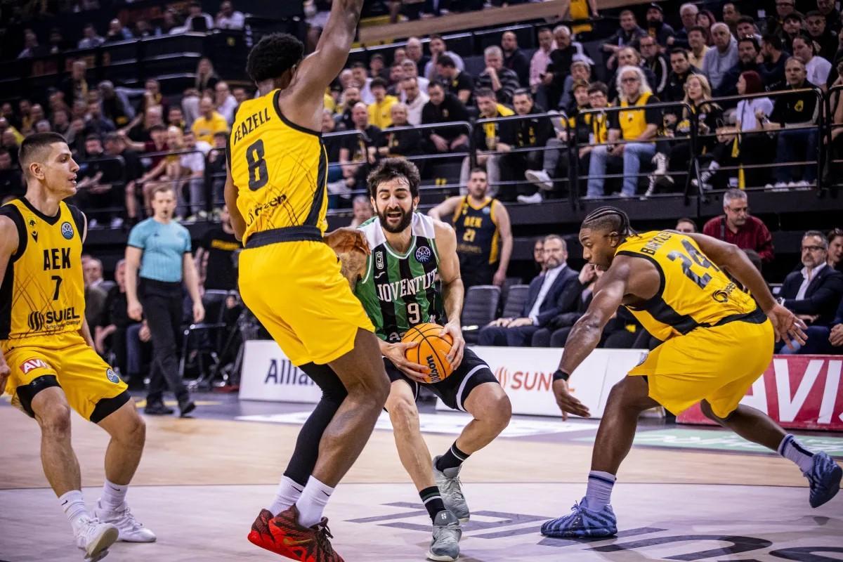 Ricky, en una acción del tercer encuentro de la Champions, donde la Penya cayó por 72-67 y se le esfumó la Final Four en casa