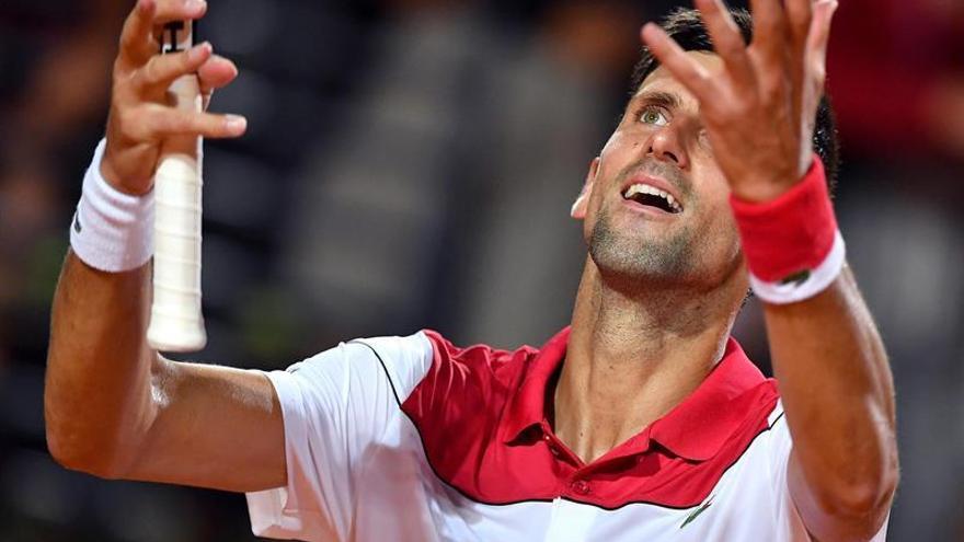 Djokovic resiste a Nishikori y jugará la semifinal contra Nadal